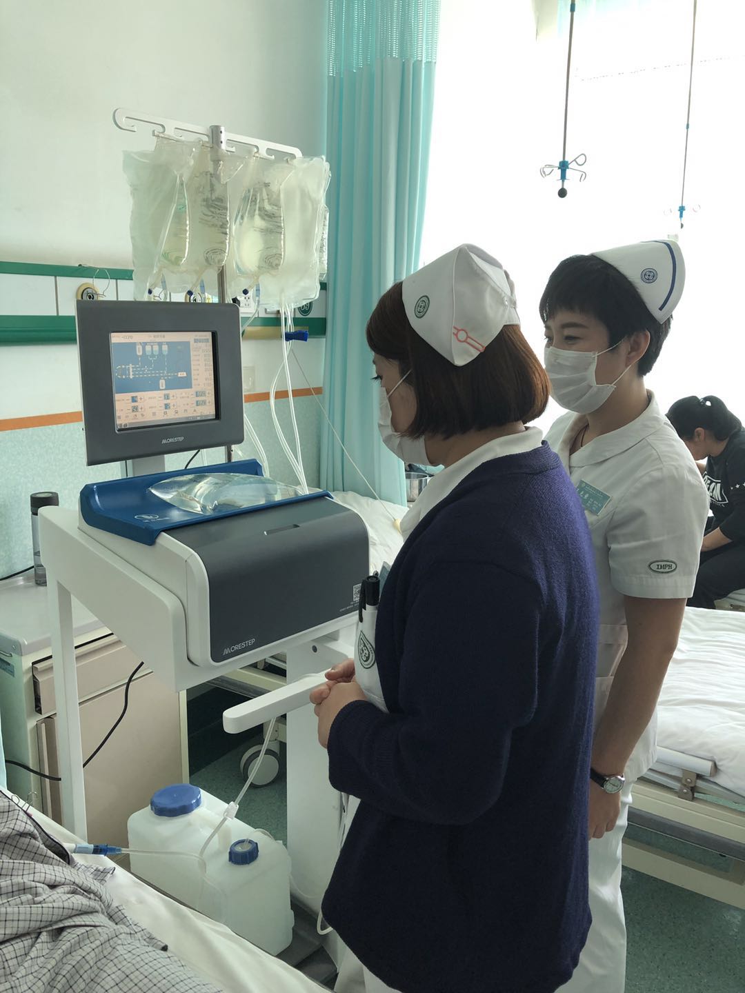 4月3日 首臺自動化腹膜透析機(jī)引入.jpg